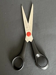 Mundial Red Dot 4-1/4" Lightweight School / Pocket Scissors 668. - Picture 1 of 7