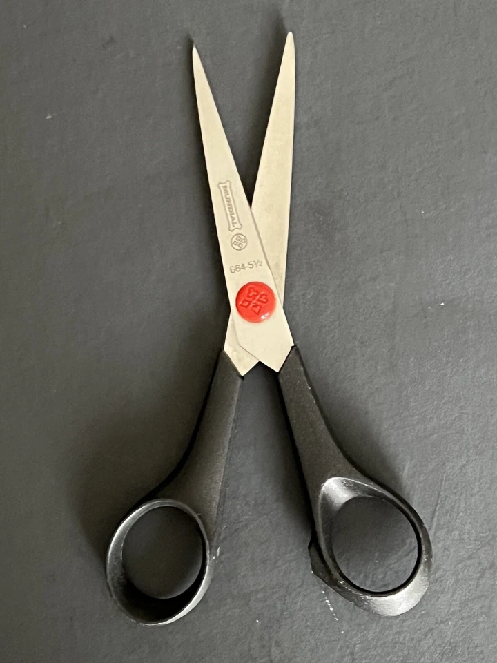 Mundial Red Dot 4-1/4" Lightweight School / Pocket Scissors 668. - Image 1 of 4