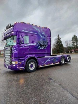 Tekno 85111 Scania Next Gen Longline Trattore Solo 6X2 Jukka Hanhisuanto Finland - Immagine 1 di 4