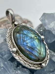 Boho Style Solid 925 Sterling Silver Carved Labradorite Pendant 16g - Picture 1 of 15