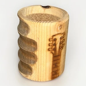 Plettro chitarra ben progettato Koozie Grip It legno musicista inciso da collezione - Foto 1 di 4