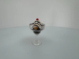 Hard Rock Cafe Foodie Mini Marken Zuru 5 Überraschungsbecher - Bild 1 von 6