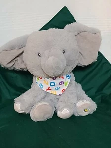 Cuddle Barn "Elroy" Elefant interaktives Plüsch-Alphabet singend animiert 14 Zoll gebraucht, in einwandfreiem Zustand - Bild 1 von 9