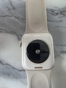 Apple Watch SE 1. generacji (GPS, 44mm) srebrna aluminiowa obudowa + czarny pasek - Zdjęcie 1 z 4