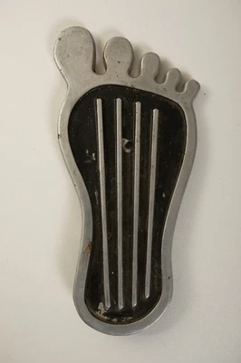 Pedal de pie Cal Custom Hang Ten Toes (P3L/JSF6) de metal fundido para piezas coche Rat Rod Foto 1 de 4