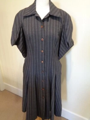 VESTIDO ALEXANDER MCQUEEN GRIS LANA RAYAS BOTÓN DELANTERO CON BRILLO DORADO - 10 Foto 1 de 4