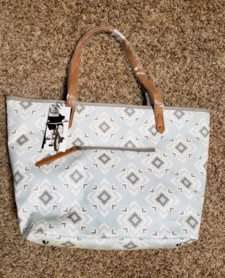 Nuevo Bolso de Pañales Esmaltado Petunia Pickle Bottom Downtown Dormir San Sebastián Foto 1 de 4