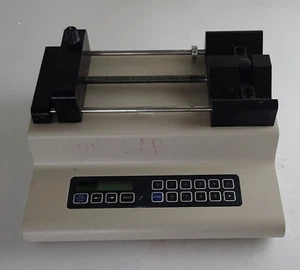 Pompa per infusione a doppia siringa KD Scientific 200P ~ Funziona - Foto 1 di 12