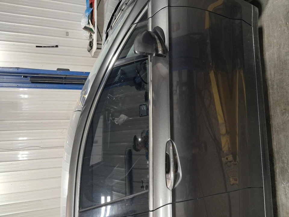 Used Front Right Door Assembly Front fits: 2015 Ford Fusion Front Right Grade A — 第 1/4 张图片