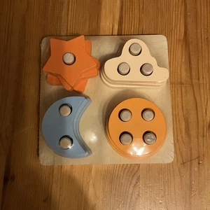 Juego de enchufes/aprendizaje Set de 4 formas para enchufar, juguete clasificador multicolor-¡NUEVO! - Imagen 1 de 5