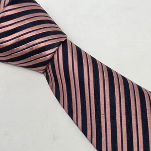 Corbata de seda Charvet Place Vendrome azul con rayas rosas estampada - Imagen 1 de 6