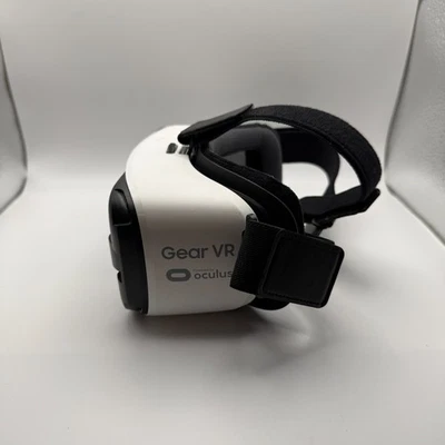 Samsung Gear VR Powered by Oculus - Image 1 of 4