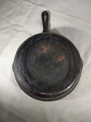 Vintage Cast Iron Frying Pan Skillet 10 1/2" No 8 Unbranded Primitive - Image 1 of 4