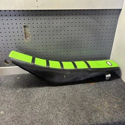 2007 KAWASAKI KX450F KX 450 F CONJUNTO DE ASSENTO PANELA ESPUMA FABRICANTE DE EQUIPAMENTO ORIGINAL  - Imagem 1 de 4