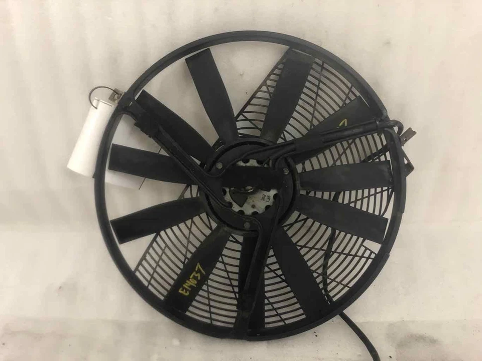 86 87 88 89 MERCEDES 560 Motor de refrigeración eléctrico con motor con cubierta Foto 1 de 3