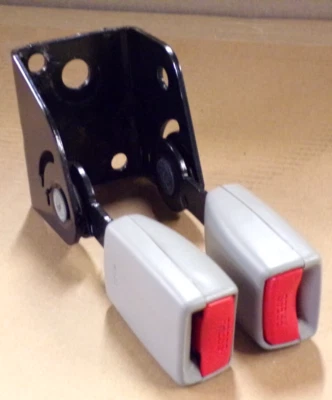 2007 chevy trailblazer rear dual seat belt buckle receiver 2006-2009 gmc envoy - Image 1 of 4