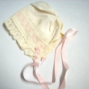 Vtg Baby Bonnet Fancy Lace Trim Pink Ribbon Egg Shell White Infant Baptism 0-6 - Picture 1 of 5