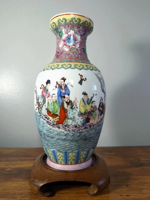 Китайская семейная розовая фарфоровая ваза, восемь бессмертных, стихи, нижняя отметка, 1980-е - Изображение 1 из 4