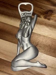Apribottiglie vintage Hawaii Hula Girl in metallo - souvenir stile pin-up 6" - Foto 1 di 7