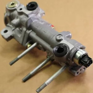 Brake Master Cylinder DeVille Fleetwood GM 25533691 OEM - Picture 1 of 18