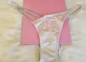 VICTORIA'S SECRET MUY SEXY STARSTRUCK BRILLO BRAGUITA BRASILEÑA GRIS MEDIANA NUEVA CON ETIQUETAS - Imagen 1 de 17
