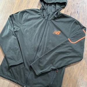 New Balance Jacke Herren M olivgrün leichter Full Zip Laufmantel mit Kapuze - Bild 1 von 12