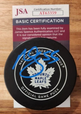 Mark Giordano Firmado Oficial Juego NHL Puck Certificado de Autenticidad JSA #AT63359 Toronto Maple Leafs Foto 1 de 2