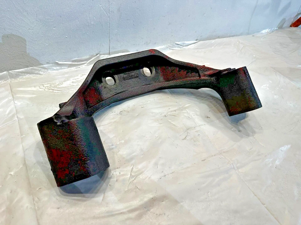 Soporte de montaje delantero motor diésel CUMMINS ISX15 3102884 OEM Foto 1 de 4