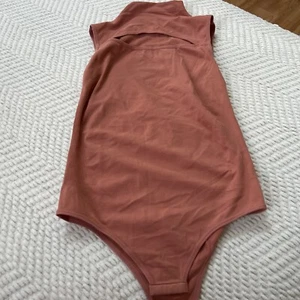 Women’s Madrag Rust Colored Body Suit Blouse Open Front Size S/M - Picture 1 of 6