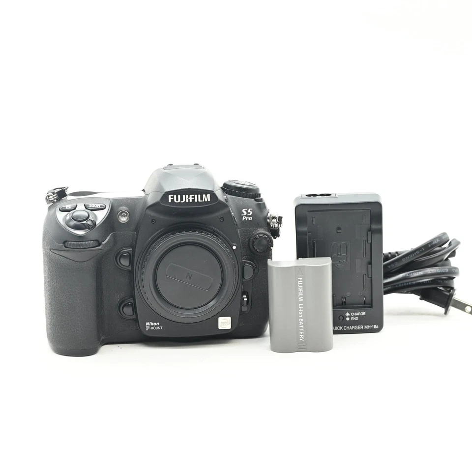 Cuerpo de cámara digital SLR Fujifilm FinePix S5 PRO 12,34 MP montura Nikon F #218 Foto 1 de 4