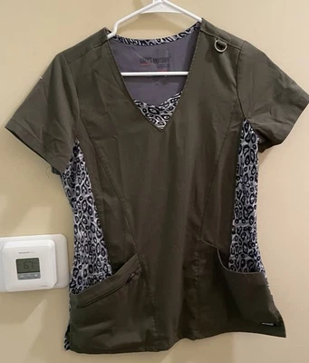 Grey’s Anatomy Barco Scrub Top Mona Pockets Olive Animal Print Scrubs XS - Image 1 of 4