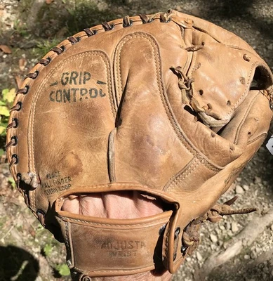 Vtg 1960s MACGREGOR G83J RUSS NIXON Autograph Model USA LEATHER CATCHERS MITT - Image 1 of 4