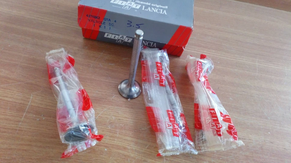 4x Exhaust Valves for Fiat 124 4376862 OEM - Image 1 of 1