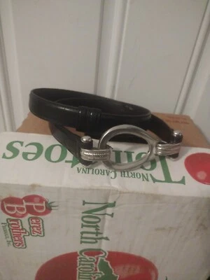 | Cinturón Via Spiga Loop en negro con hebilla plateada. Talla M/L 40 pulgadas Lth total Foto 1 de 4