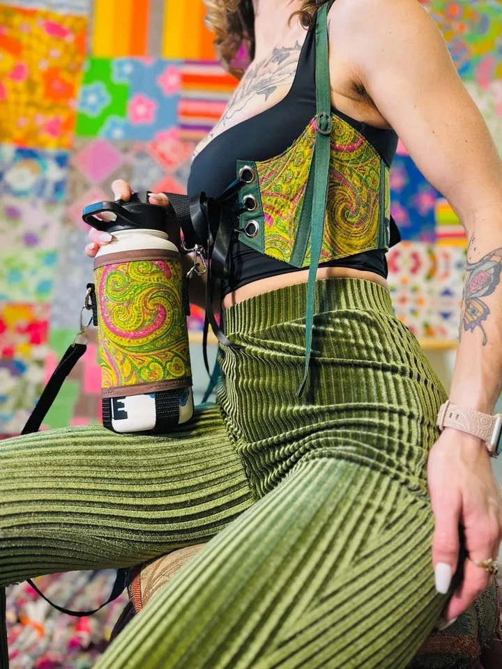 Conjunto de bolsa e bustiê ética feita à mão upcycled espartilho amarelo paisley fest - Imagem 1 de 4