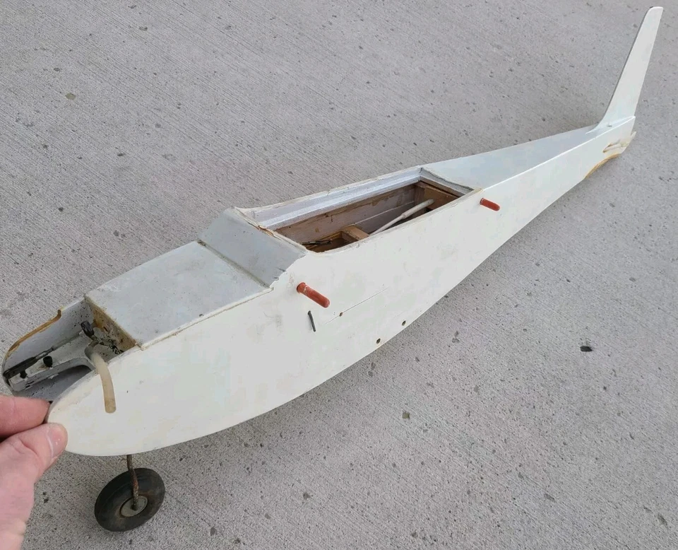VINTAGE RC MODEL AIRPLANE PART ASSEMBLED WHITE BODY (35"x5"x3.5") - Image 1 of 4