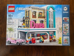 LEGO Creator Expert: Downtown Diner (10260) - Picture 1 of 8
