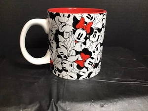 Taza de café Disney Minnie Mouse con lazo rojo negra roja blanca grande 20 OZ nueva - Imagen 1 de 5