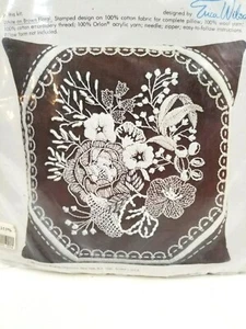 Vintage NEU Crewel Set 1980 Stickerei Kissen CM Floral 16x16  - Bild 1 von 4