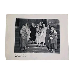Vintage 30er-50er Jahre s/w Foto Cunard RMS Queen Elizabeth Ozeandampfer Damen historisch - Bild 1 von 5