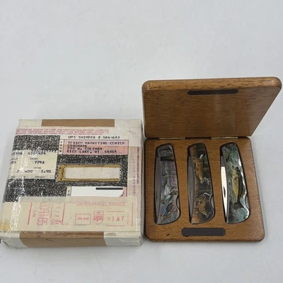 Juego de 3 navajas de bolsillo Texaco Wildlife 1988 vintage en estuche de madera - ciervo pato pez Foto 1 de 4