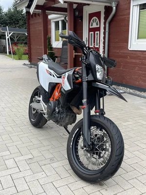 KTM Smcr 690 (zurzeit auf A2 gedrosselt)  VB - Bild 1 von 4