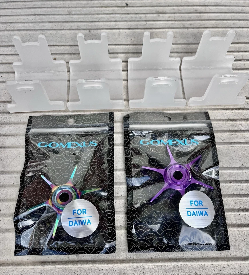 (2) Ruedas Daiwa GoMexus Star y soportes de carrete de plástico (4) Foto 1 de 1