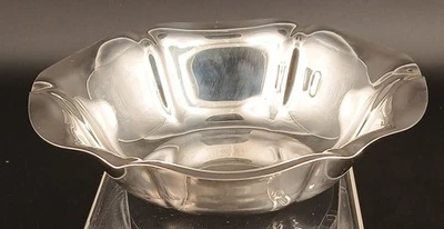 Tigela Reed & Barton vintage banhada a prata Salem 1601 redonda com borda de babados 9” - Imagem 1 de 4