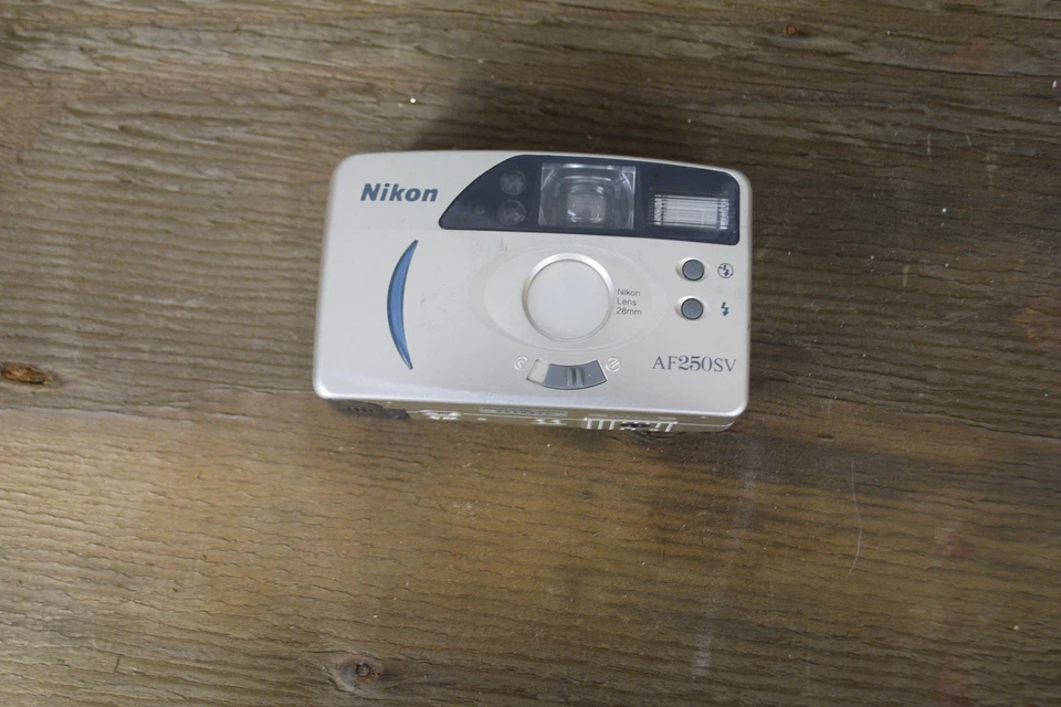 Nikon AF250SV 35mm Film Camera Point & Shoot 28mm Lens Flash Made Japan AF - Image 1 of 4