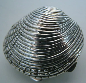 STERLING SILVER PILL BOX-DOUBLE THUMB PIECE COCKLESHELL - Picture 1 of 2