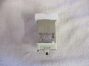 NEW Omron Temperature Controller 3A 250VAC       E5C2-R20P - Picture 1 of 8