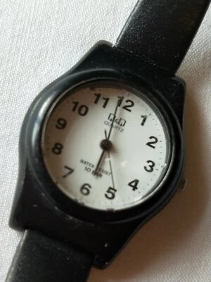 Q&Q by Citizen Leather band ladies watch. clear easy to read. Used.  VIC3175 - image 1 of 4