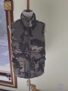 Gap Kids Reversible Puffer vest Size 10 Camouflage - Picture 1 of 20