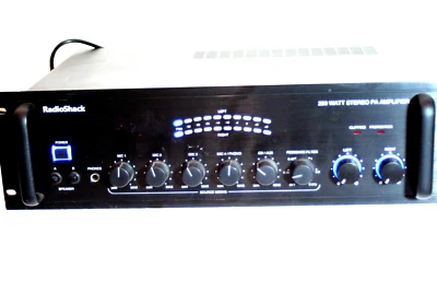 Radio Shack Model 3200028 PA Stereo Amplifier Amp 250 Watt Rack Mount - Image 1 of 4